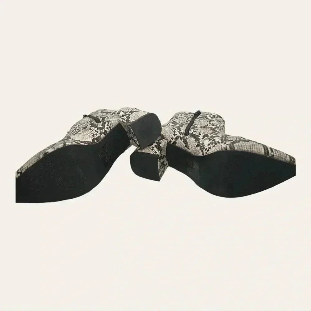 4487. QUPID ANKLE BOOTIES FAUX SNAKE SKIN‎ SIZE 7.5